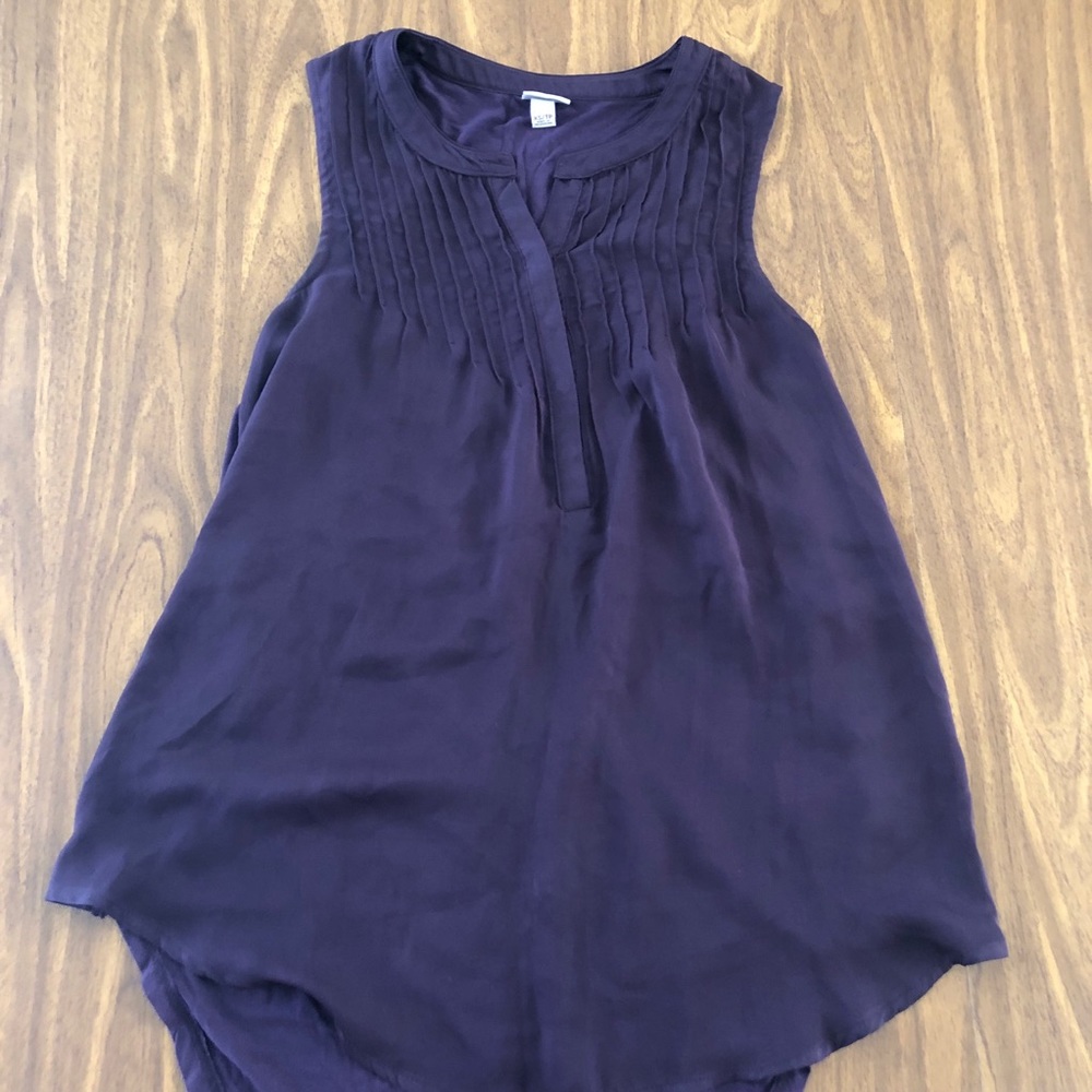 Purple sleeveless shirt